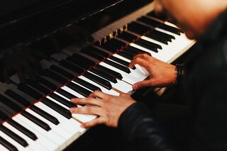 piano leren spelen linker zijkant